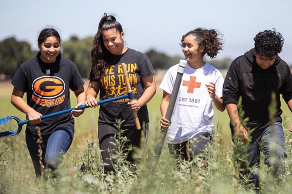 Gonzales Students in Ag Field